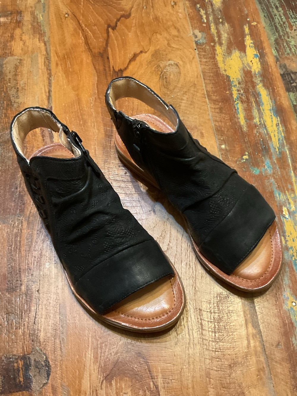 NWOT Miz Mooz Black Leather Sandals